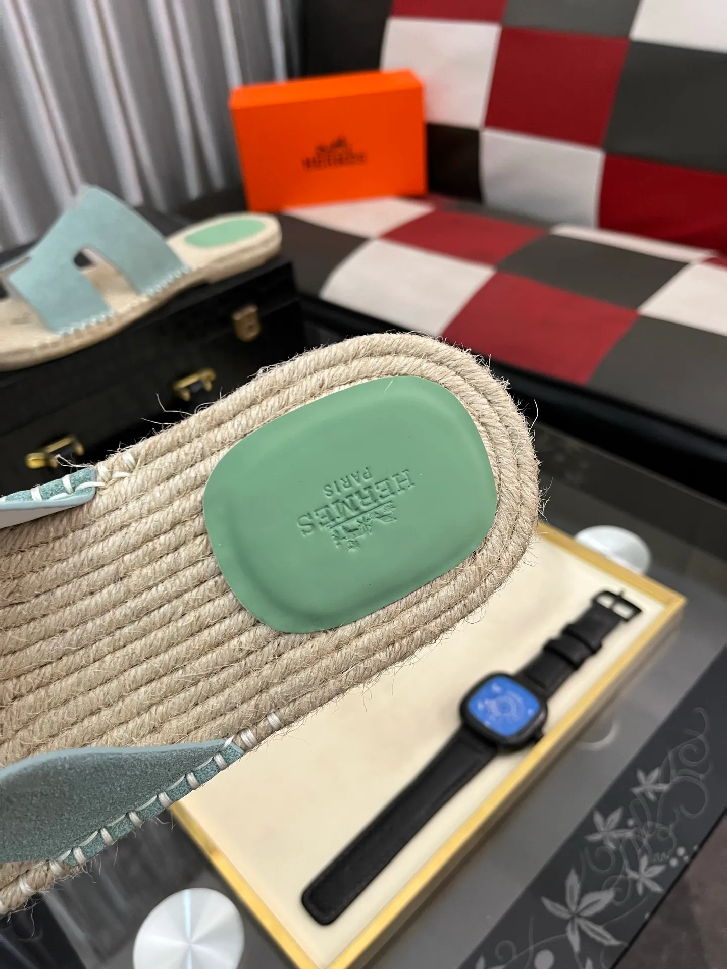Men's shoes 💰320⌚️⌚️《HERMES》Hermès 💁♂️Men's casual slippers, quality comparison at counters🧚🏿♂️ The first layer of the upper is imported high mercerized matte, purely hand-drawn, raw rubber breathable and non-slip outsole, the lining is breathable and comfortable lambskin, the density is 100% comfortable, the original rubber outsole is wear-resistant and has a code number of 38-44. Can be customized 45-46-47